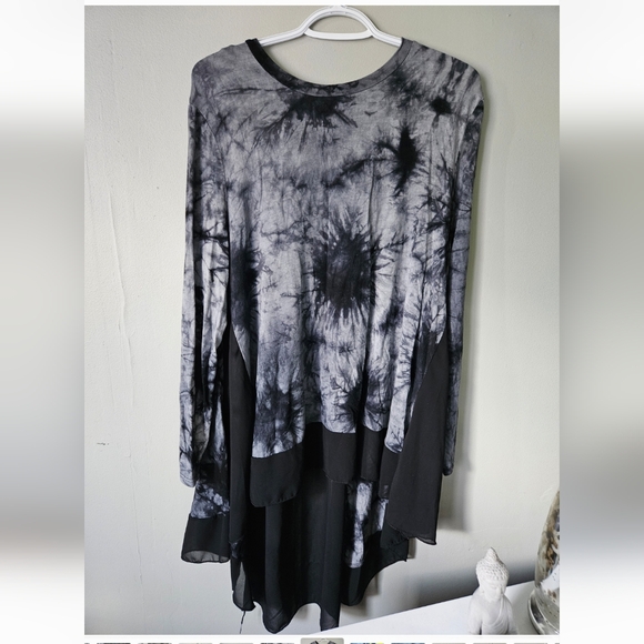 Tie-Dye Long Sleeve Women's Top - Picture 1 of 2